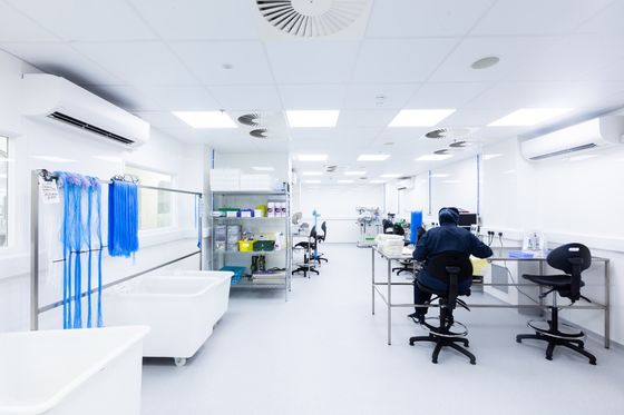 Processo di fabbricazione controllato ISO 8 Sala pulita con pavimento epossidico e controllo PLC